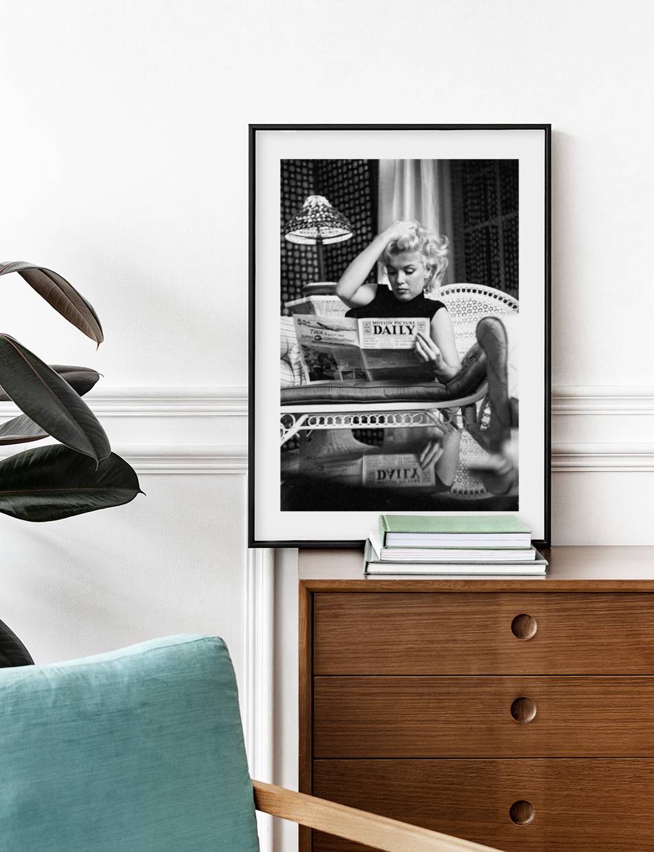 Marilyn Monroe Reading