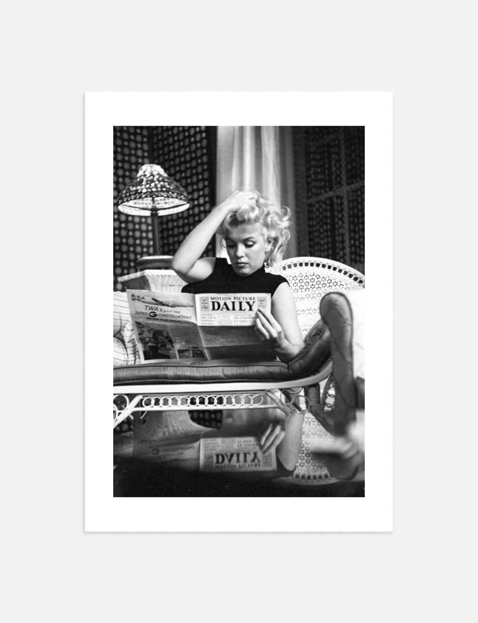 Marilyn Monroe Reading
